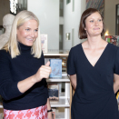 Litteraturtoget 2016: Kronprinsessen møtte forfatteren Agnes Ravatn til boksamtale på Voss bibliotek. Foto: Lise Åserud, NTB scanpix